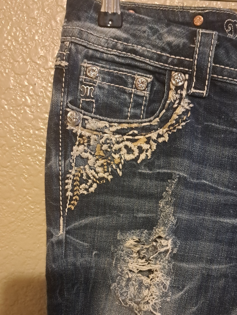 Miss Me Size 27 Signiture Skinn Distressed Dark Blue Embroidered Jeans - Picture 3 of 14